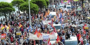 gauche et syndicats contre la réforme des retraites (Photos R. DE HULLESSEN)